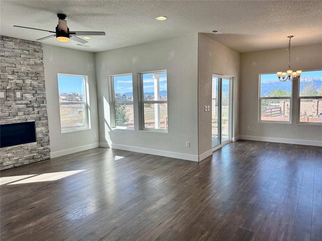 Image 8 of 23: Living Room