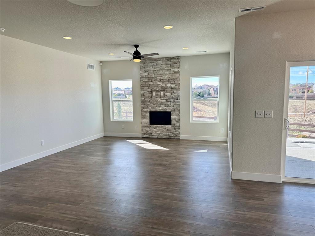 Image 9 of 23: Living Room