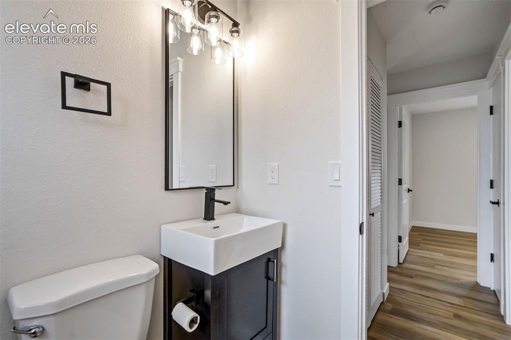 Image 19 of 30: Bathroom