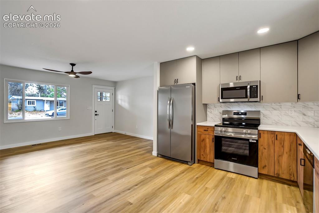 Image 8 of 30: Kitchen