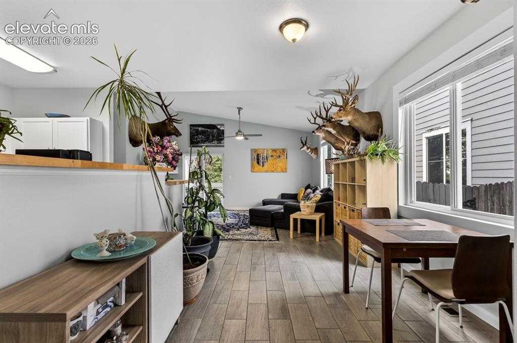 Image 13 of 43: Dining Area