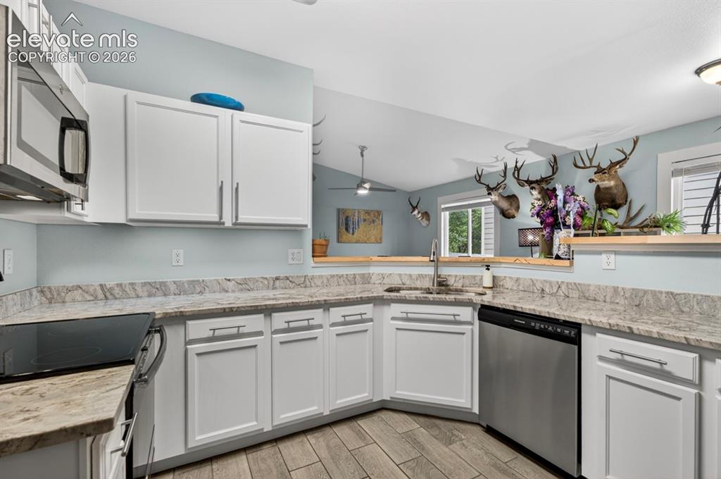 Image 17 of 43: Kitchen