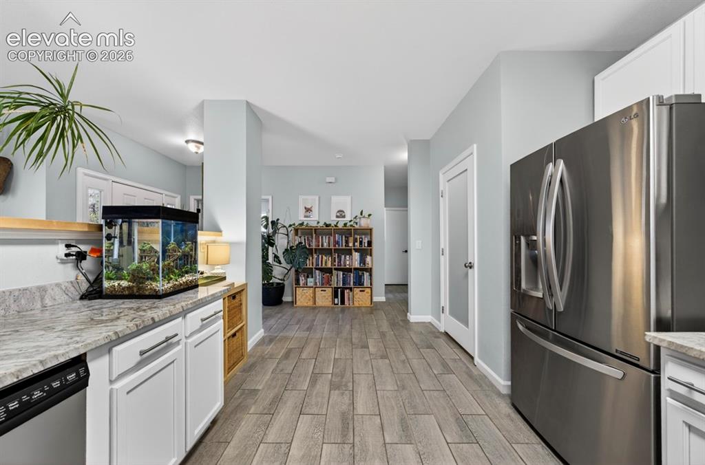 Image 19 of 43: Kitchen