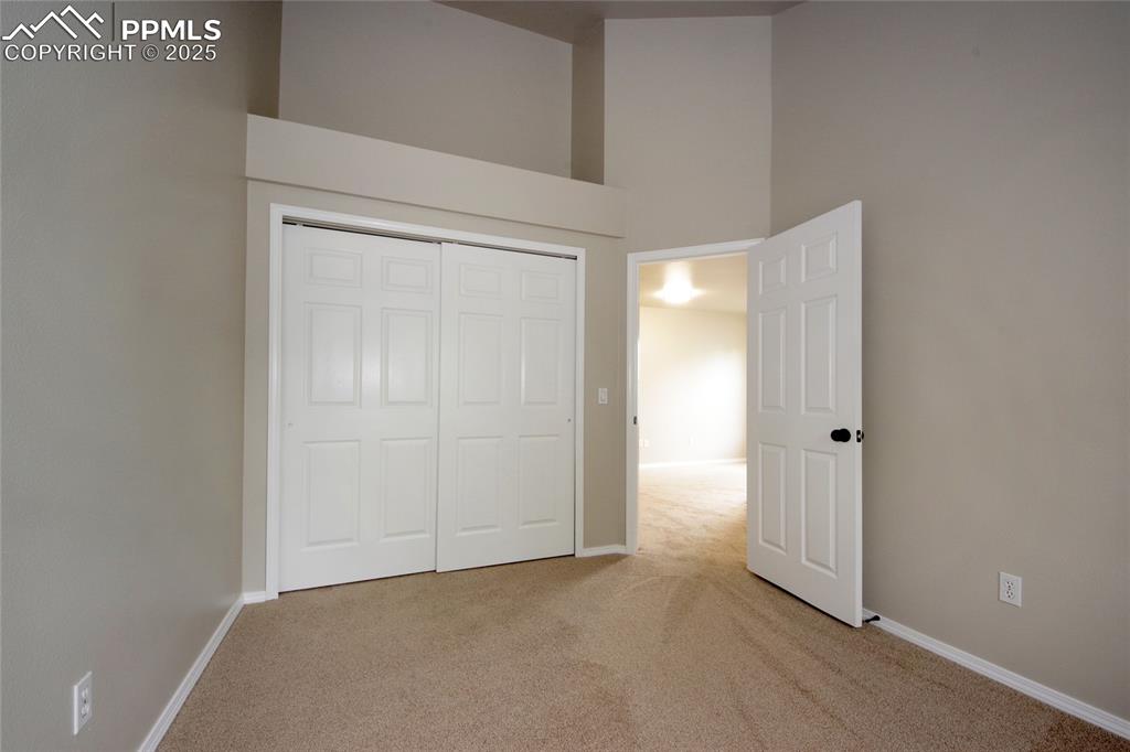 Image 18 of 30: Bedroom