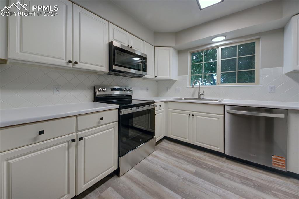 Image 2 of 30: Kitchen