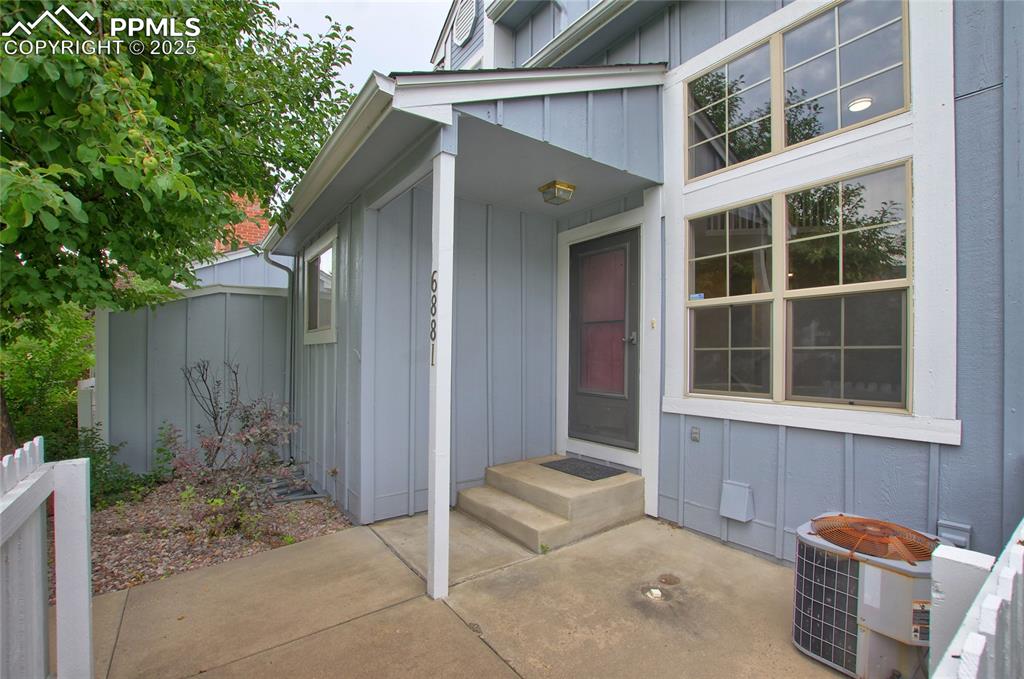 Image 29 of 30: Entry