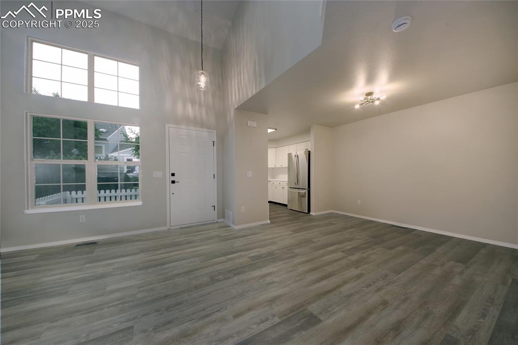 Image 6 of 30: Entry