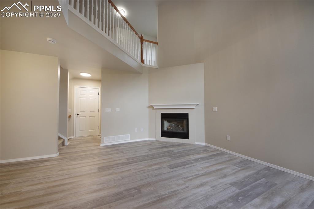 Image 8 of 30: Living Room