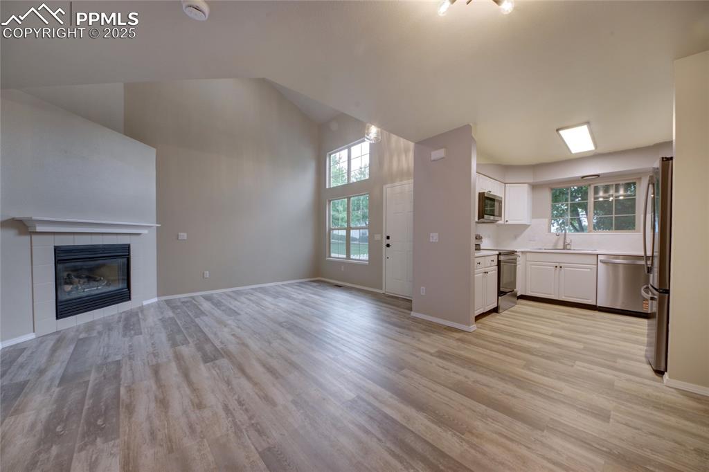 Image 9 of 30: Living Room