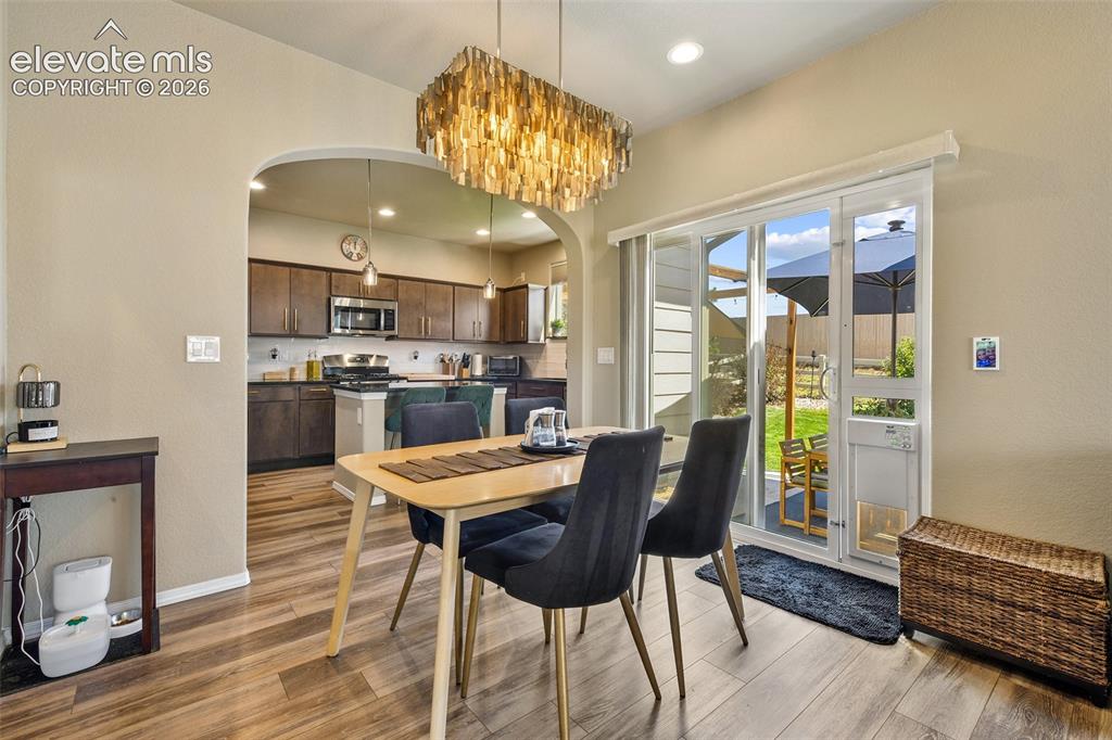 Image 12 of 34: Dining Area