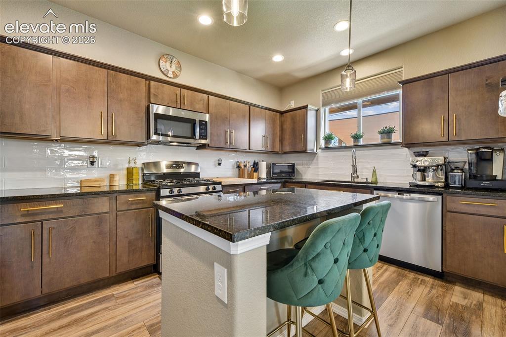 Image 14 of 34: Kitchen