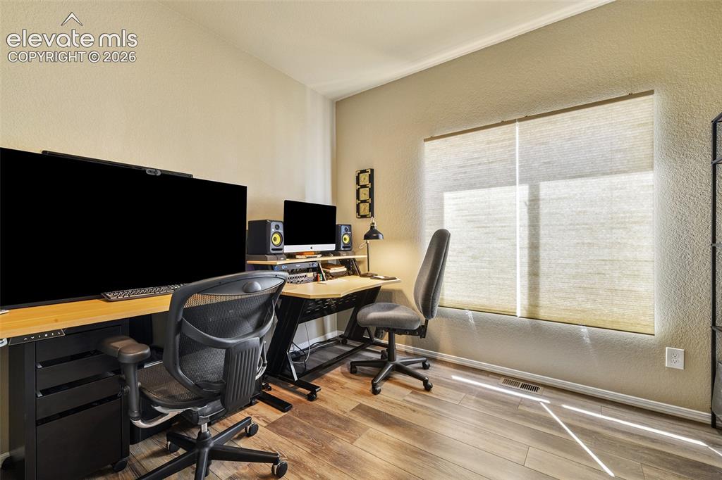 Image 5 of 34: Office