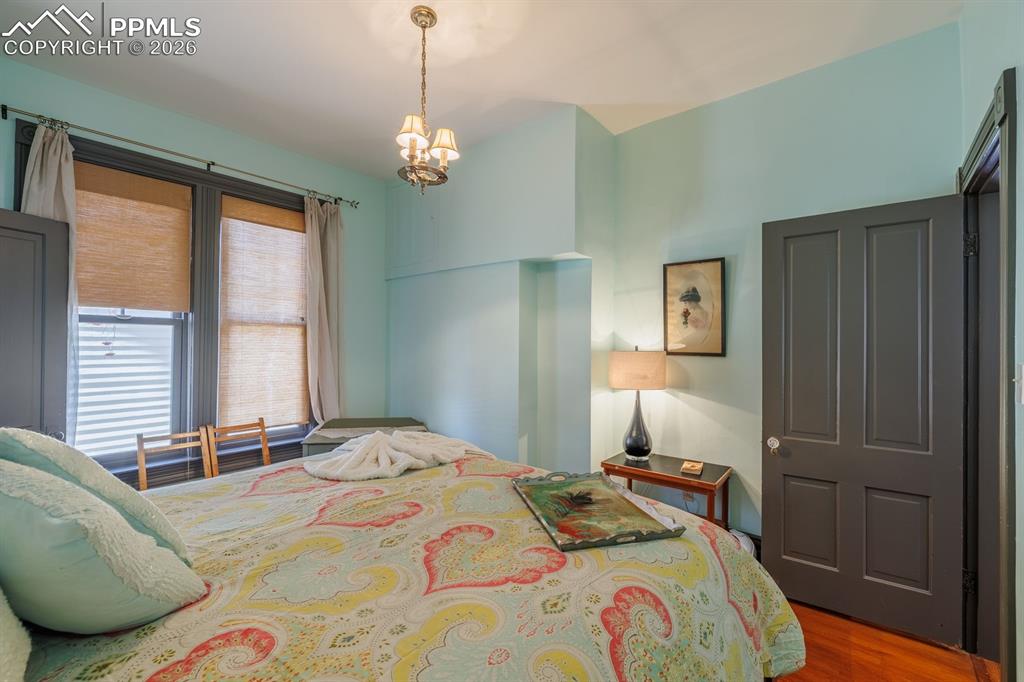 Image 13 of 31: Bedroom