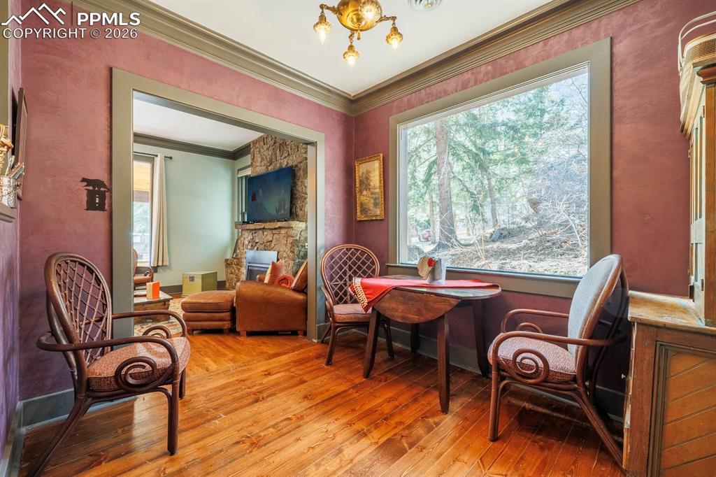 Image 19 of 31: Sitting Room