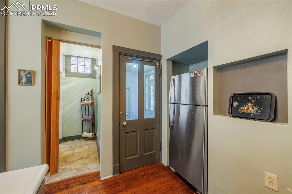 Image 22 of 31: Kitchen