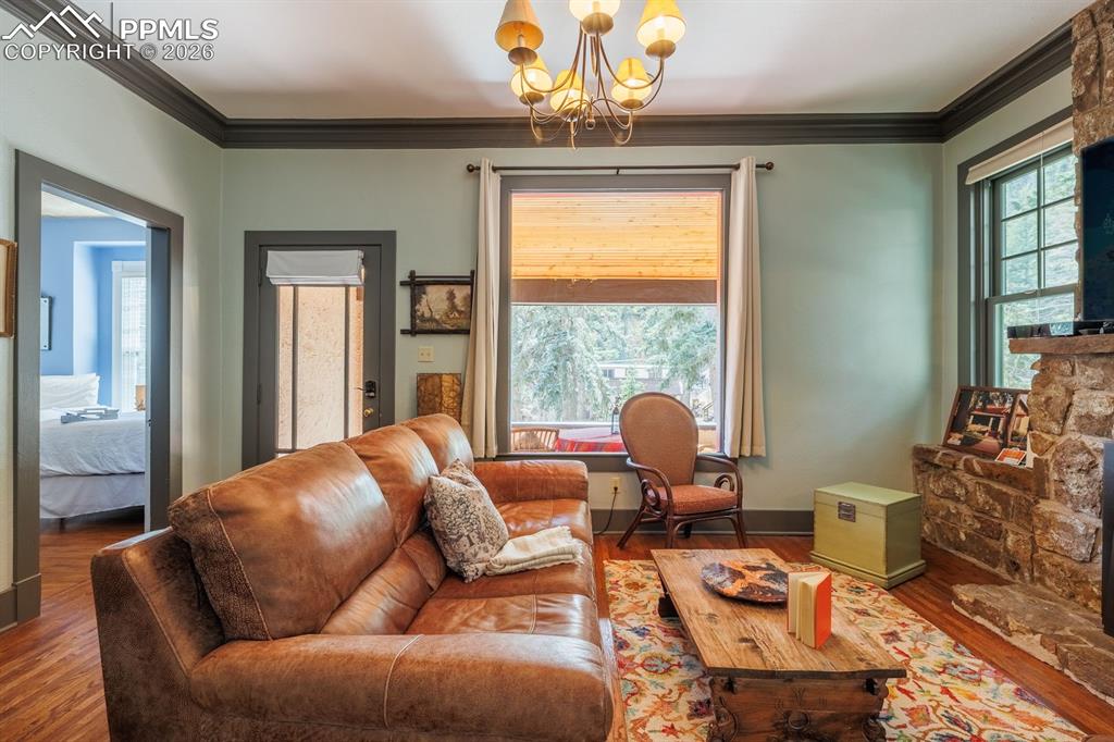 Image 8 of 31: Living Room