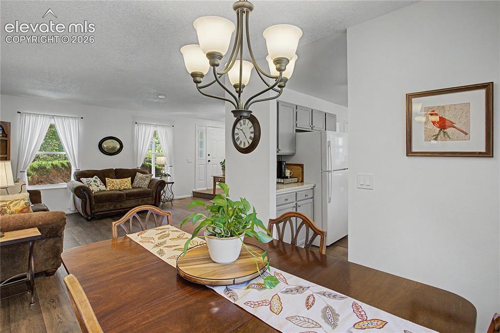 Image 11 of 41: Dining Area
