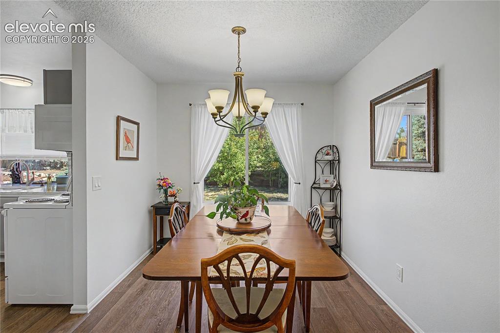 Image 12 of 41: Dining Area