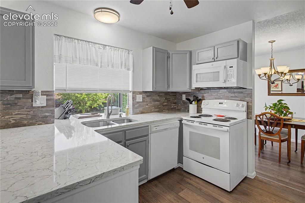 Image 13 of 41: Kitchen
