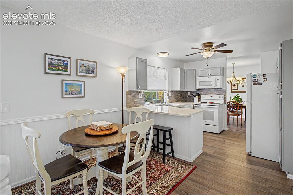 Image 15 of 41: Dining Area