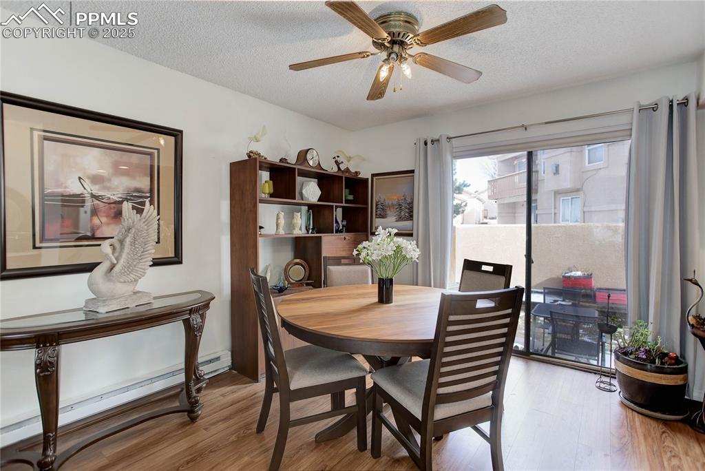 Image 7 of 25: Walk-out dining area