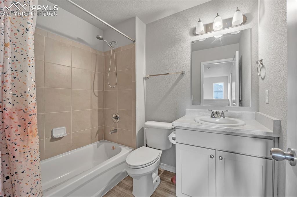 Image 11 of 31: Bathroom