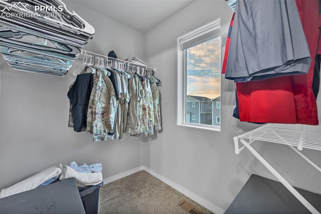 Image 16 of 31: Closet