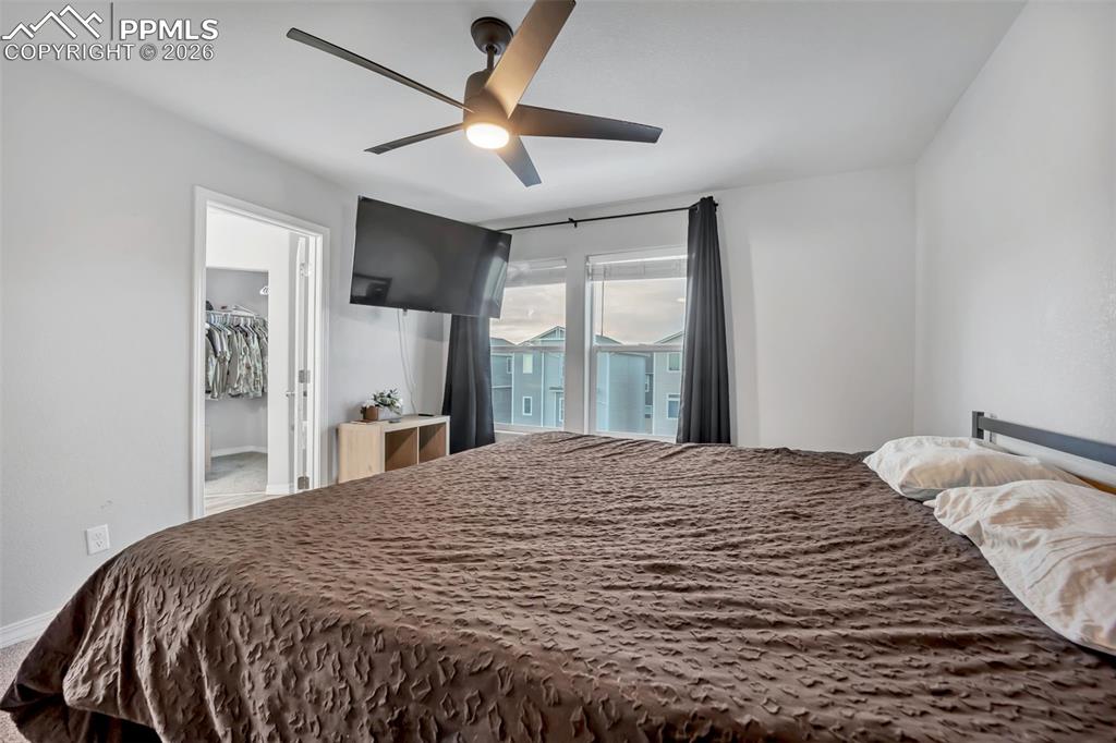 Image 18 of 31: Bedroom