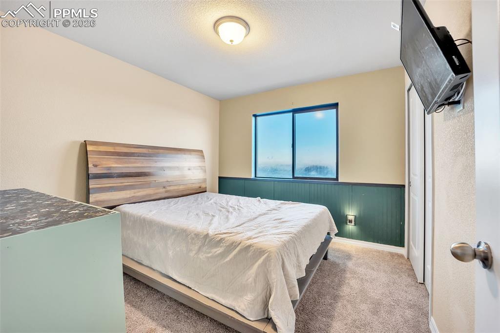 Image 21 of 31: Bedroom