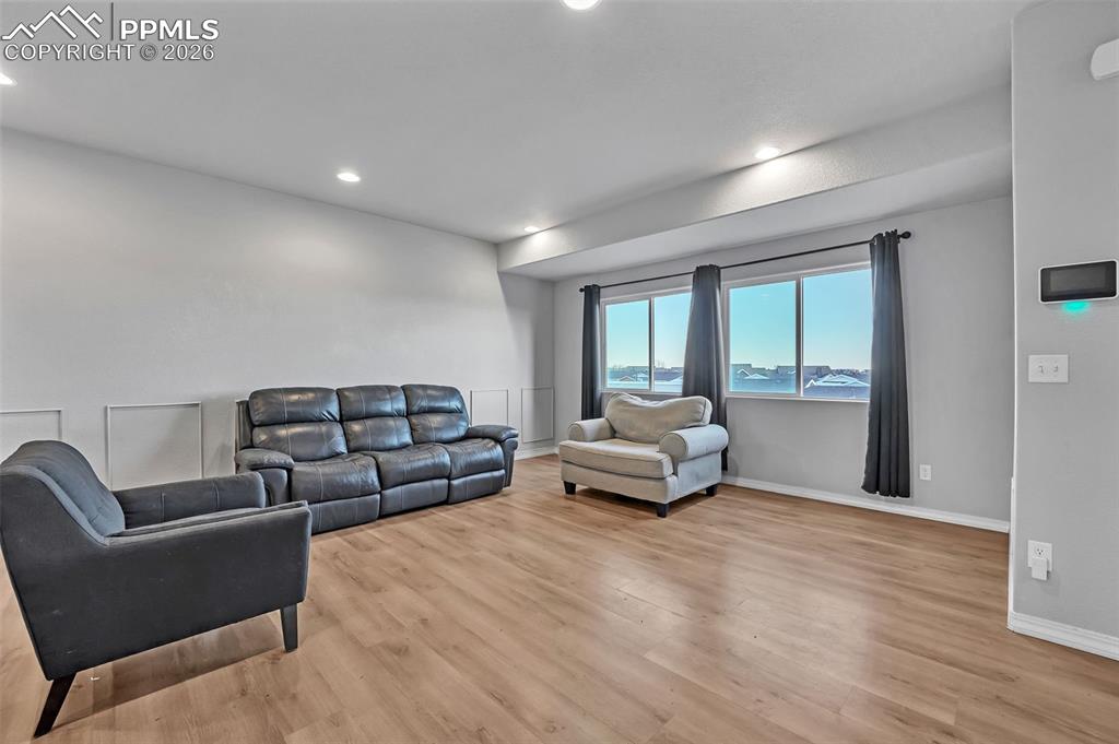 Image 7 of 31: Living Room