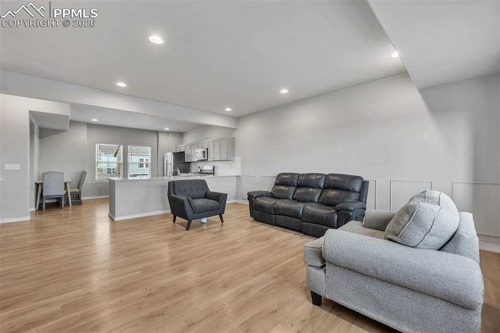 Image 8 of 31: Living Room