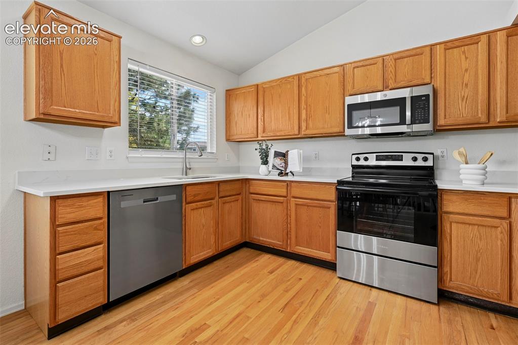 Image 10 of 33: Kitchen