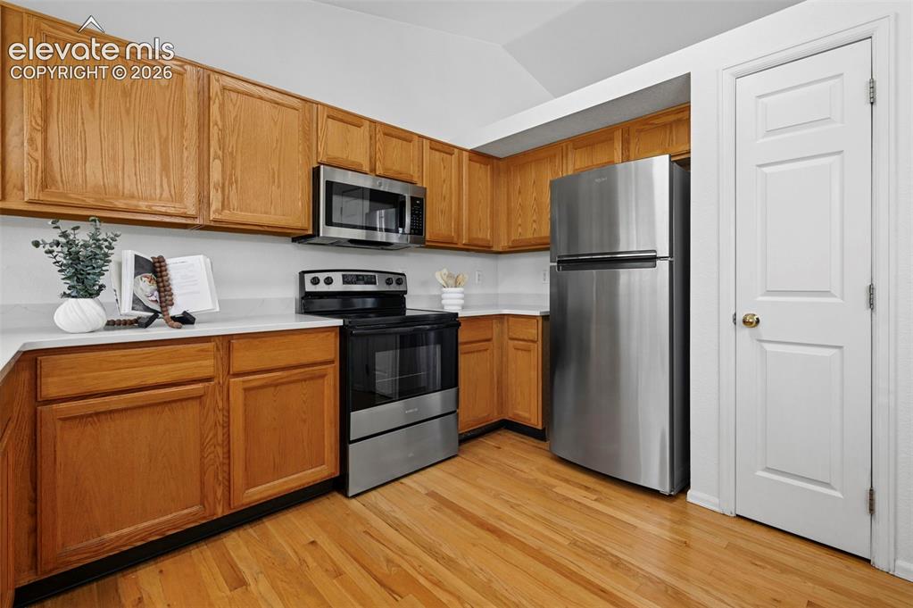 Image 11 of 33: Kitchen