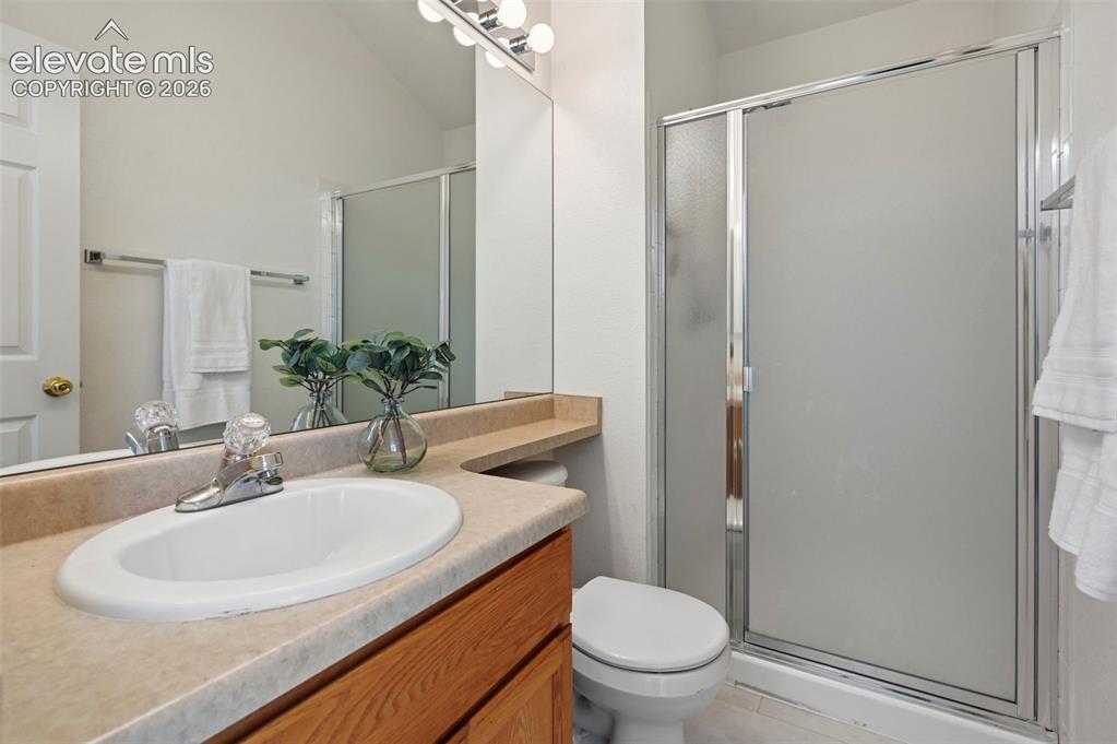 Image 17 of 33: Bathroom