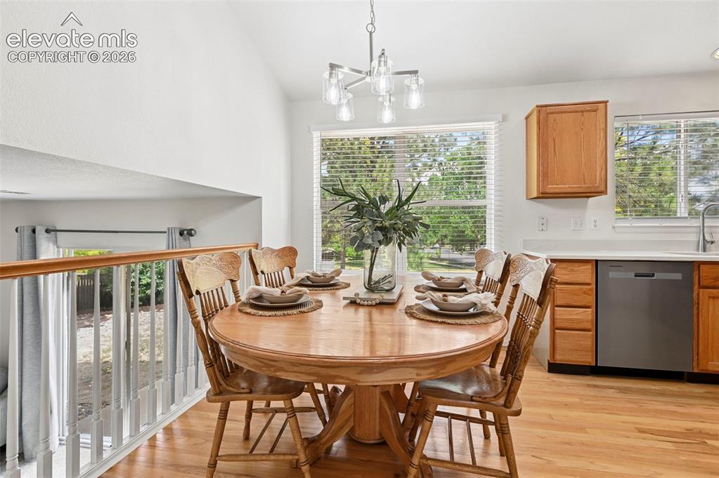 Image 8 of 33: Dining Area