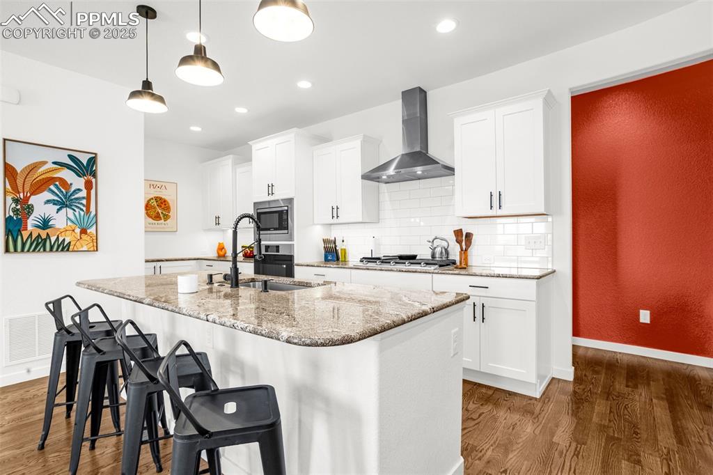 Image 10 of 42: Kitchen