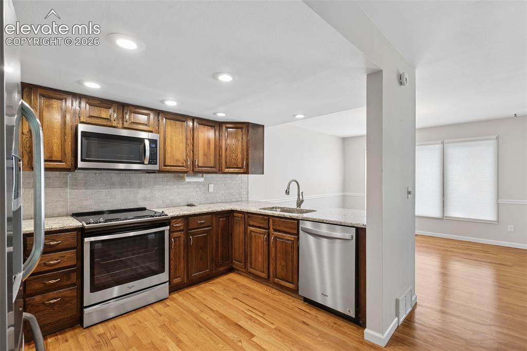 Image 8 of 34: Kitchen