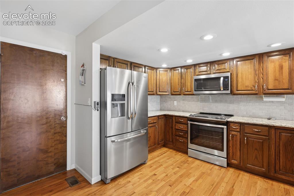Image 9 of 34: Kitchen
