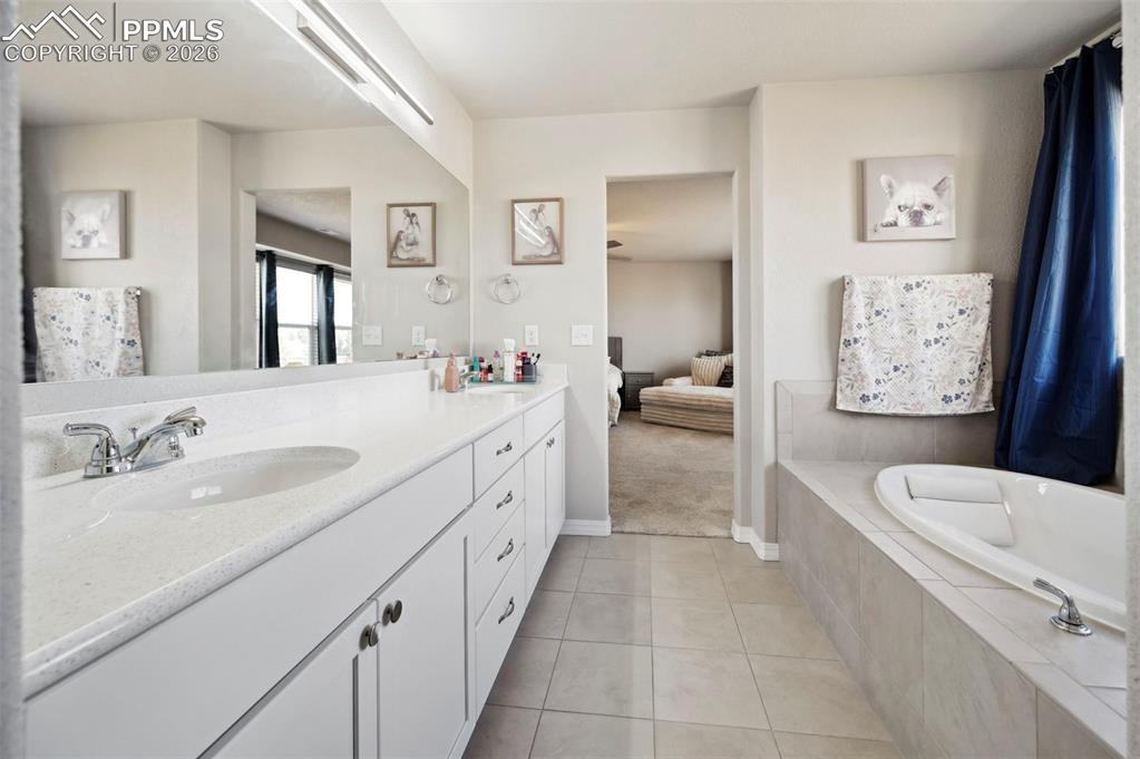 Image 31 of 39: Bathroom