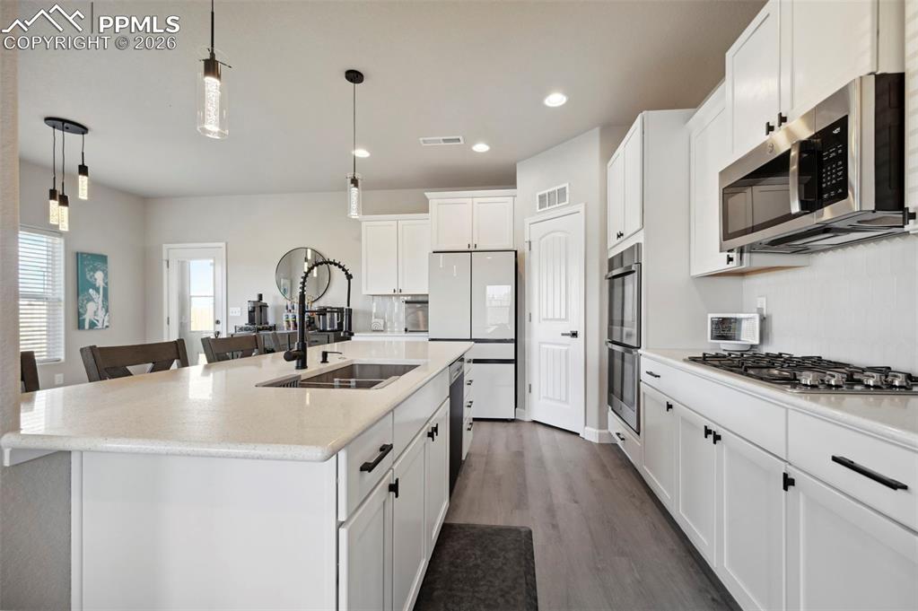 Image 6 of 39: Kitchen