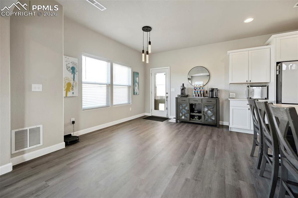 Image 8 of 39: Dining Area