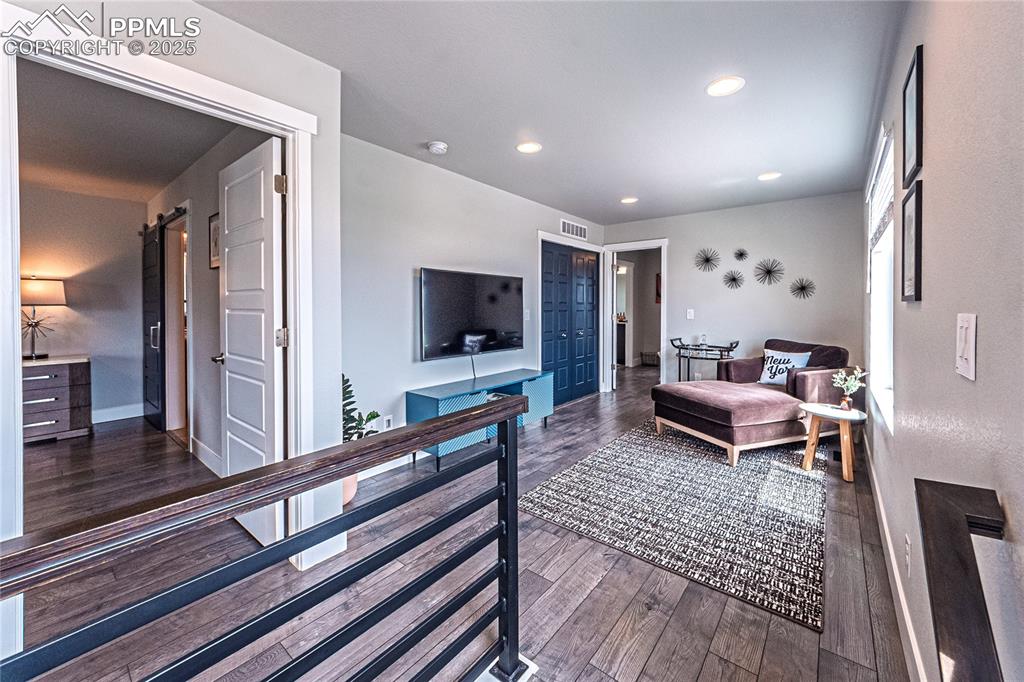 Image 18 of 37: Bedroom