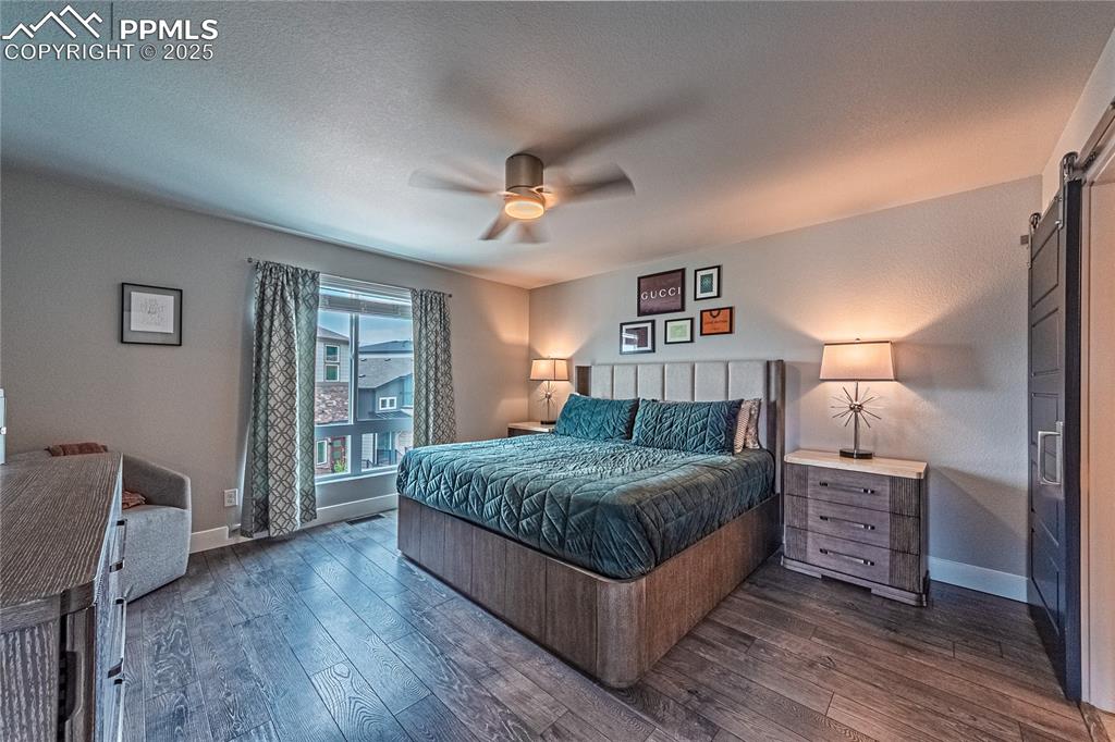 Image 19 of 37: Bedroom