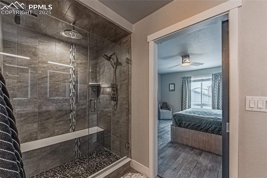 Image 24 of 37: Bathroom