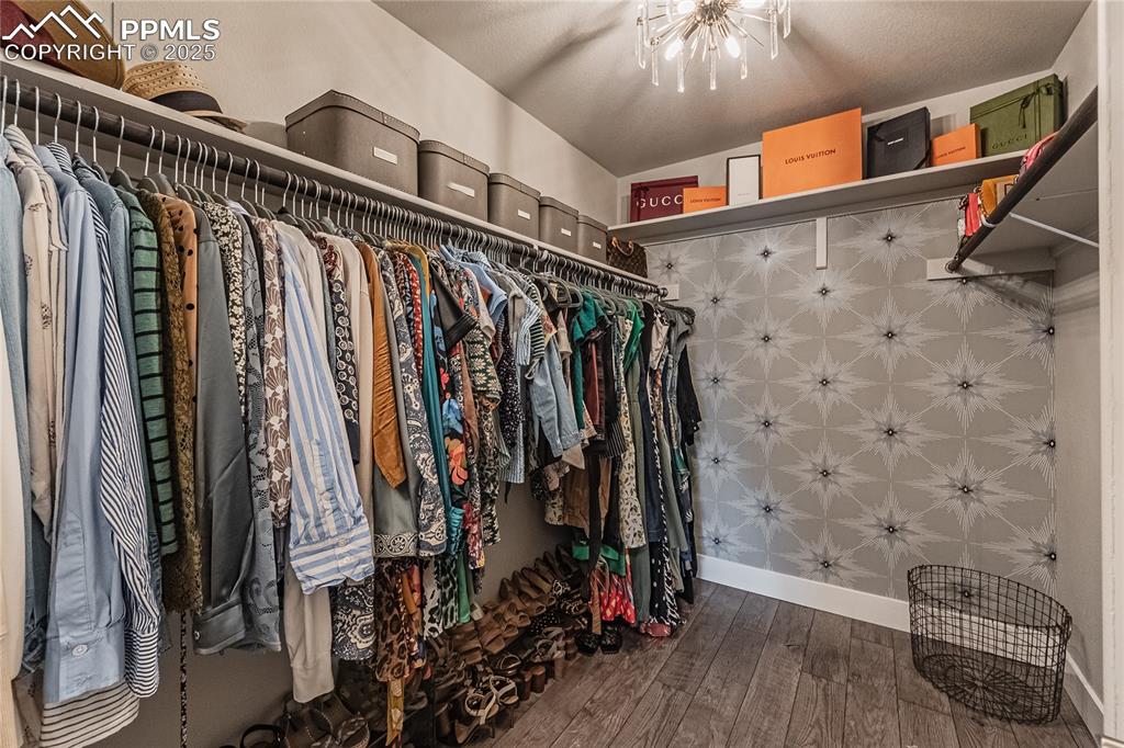 Image 25 of 37: Closet