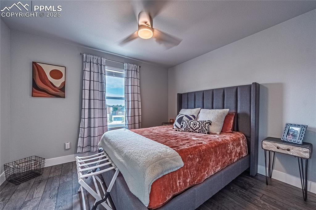 Image 28 of 37: Bedroom