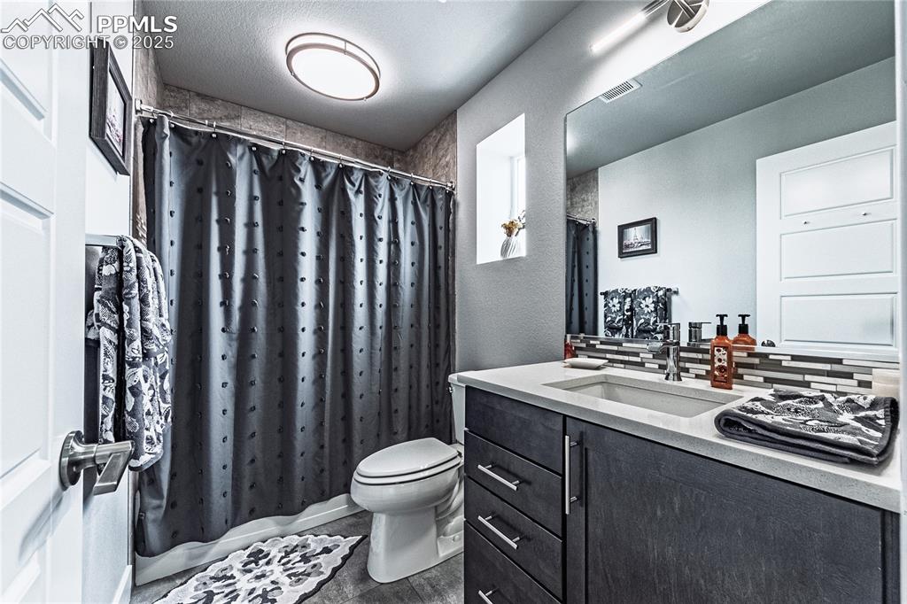 Image 30 of 37: Bathroom