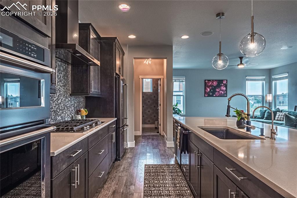 Image 7 of 37: Kitchen