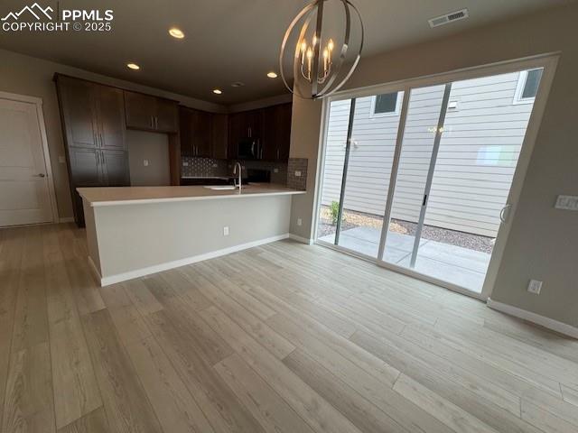 Image 4 of 22: Kitchen