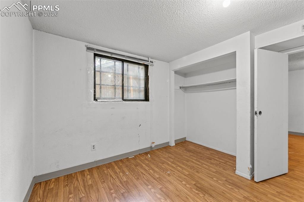 Image 15 of 20: Bedroom